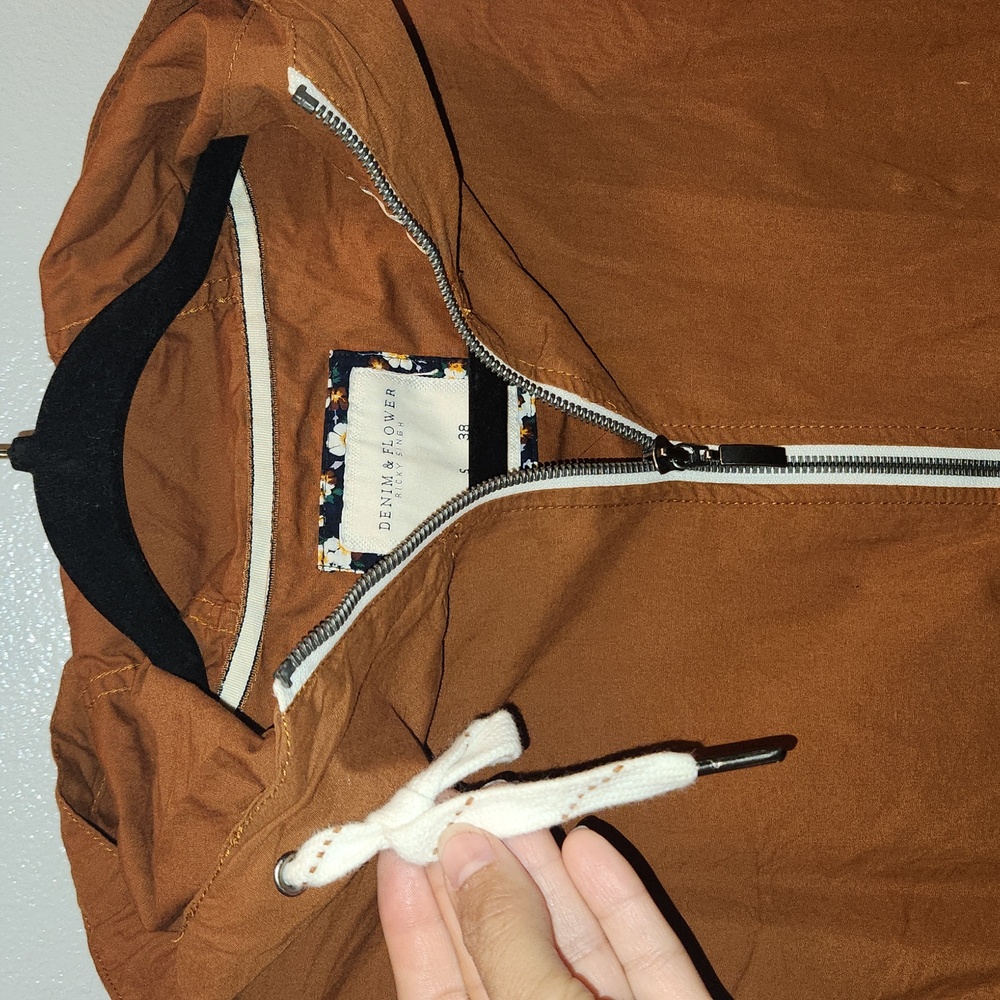 Cute jacket size small - Picture 2 of 3